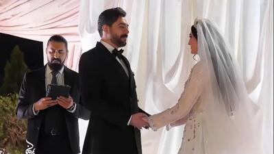  فیلم / محمدرضا علیمردانی در عروسی مریم مومن جای برادر نداشته‌اش را پر کرد /  از شعرخوانی با احساس  تا خواندن عقد آریایی خانم بازیگر ...