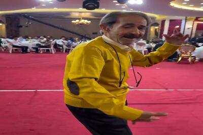 آواز شاد؛ پیرمرد کمر فنری یه جور باحال و دل باز کن رقصید خواننده گفت شاباش این با من