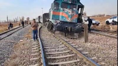  دیزل قطار از ریل خارج شد؛/حادثه بدون تلفات انسانی پایان یافت