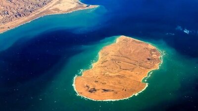 خسرو معتضد: امارات دو جزیره ایران را اشغال کرده است