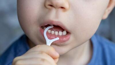 ارتباط عجیب نخ دندان کشیدن با سلامت مغز کشف شد