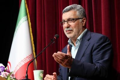 انتقاد تند یک دانشجو از وزیر بهداشت درباره دریافت سکه از بیمار توسط معاون وزیر