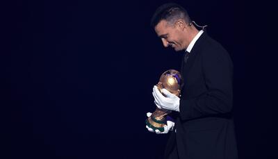 راز دستکش سفیدی که جام جهانی را حمل کرد