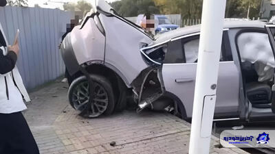 خودروی چینی نیو EC6 پس از تصادف دو نیم شد!