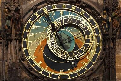 تقویم نجومی و همسران امروز یکشنبه ۱۶ آذر ۱۴۰۴ / روزهای قمر در عقرب و ساعات سعد و نحس