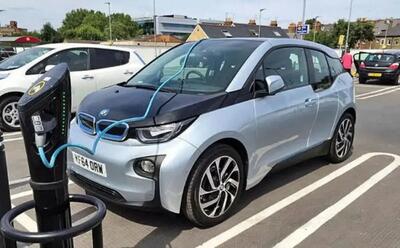 بی‌توجهی وزارت صمت به قانون بودجه؛ خودروهای برقی و هیبریدی همچنان در بن‌بست