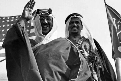  «محمدرضا پهلوی» در چادر «ملک سعود، پادشاه عربستان»؛ سال ۱۳۳۵(عکس)