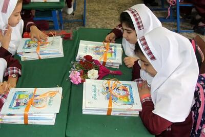 گلایه مشاور وزیر از کتاب‌های درسی/ حجیم و فرصت‌سوز هستند