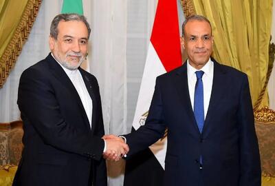 گفت‌وگوی تلفنی وزرای خارجه ایران و مصر/ عراقچی دیدگاه‌های تهران درباره برنامه هسته‌ای را بیان کرد/ رایزنی پیرامون روابط دو جانبه و تحولات منطقه‌ای