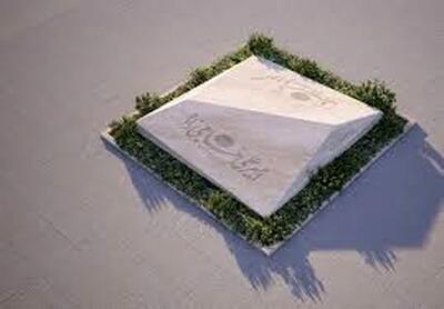 عکس تیشرت دو پسر بر مزار سردار حاجی‌زاده جلب توجه کرد