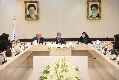  نقش مادران در تربیت نسل مدیر و مسؤولیت‌پذیر/ پیگیری مطالبات بانوان کارمند از سطح ملی