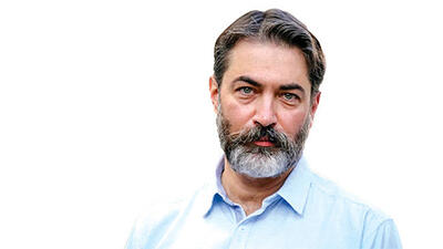 دلجویی کارگردان قدیمی از پارسا  پیروزفر