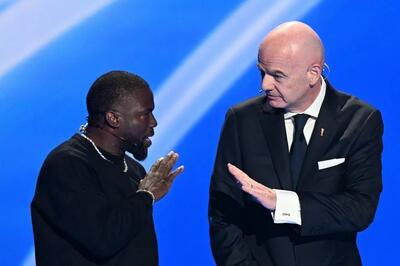 مداخله رئیس فیفا برای جلوگیری از افشاگری مجری مراسم قرعه‌کشی جام جهانی