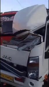تصادف خاور حامل میوه با اتوبوس در زاهدان