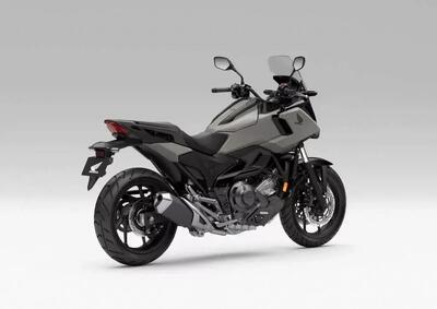  هوندا NC750X ۲۰۲۶ با فیس‌لیفت و رنگ خاکستری مات، در راه است
