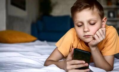  داشتن گوشی پیش از ۱۲ سالگی، بلای جان نوجوانان است