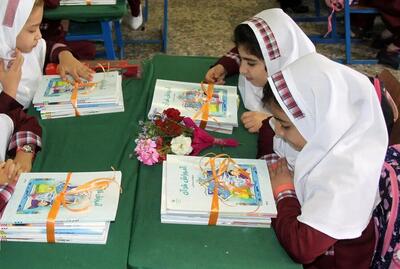 گلایه مشاور وزیر از کتاب‌های درسی/ حجیم و فرصت‌سوز هستند