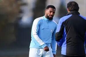 مدافع جنجالی استقلال بخشیده شد/ نازون به تمرینات بازگشت