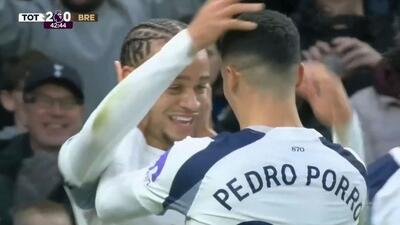 گل دوم تاتنهام به برنتفورد (ژاوی سیمونز)