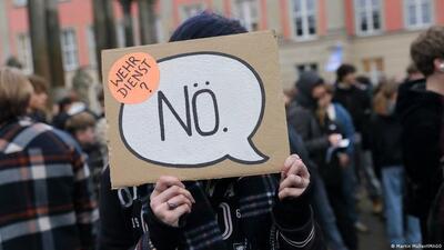 حضور هزاران دانش‌آموز در خیابان های آلمان + ویدئو | ماجرا چه بود؟