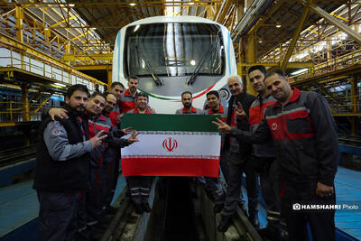 دو رام قطار شهری که امروز وارد ناوگان تهران شدند پیچ و مهره‌شان هم ایرانی‌اند