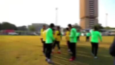 حضور علیرضا منصوریان در تمرین بدون کتک‌کاری (ویدیو)