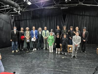 نمایش «بازیگر سایه‌ها»  روی صحنه می‌رود