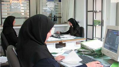 زنان ۷ سال کمتر از مردان سابقه «بیمه‌پردازی» دارند/ میانگین «سن بازنشستگی» در سال گذشته