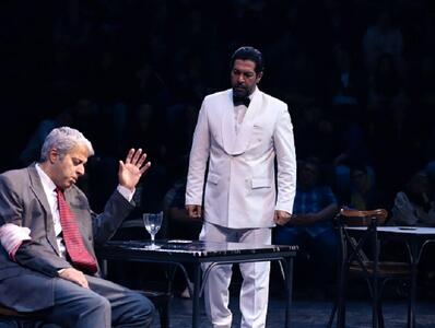 ایوب آقاخانی: تئاتر ما در حال احتضار است/ اسلحه‌ام را هرگز زمین نمی‌گذارم