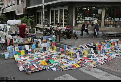 قاچاقچیان کتاب بیش از همه حلقه‌های نشر سود می‌کنند