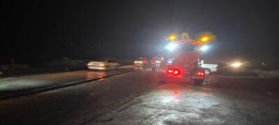  بارش برف در گردنه‌های ساردوئیه جیرفت/ رانندگان مراقب لغزندگی جاده‌ها باشند