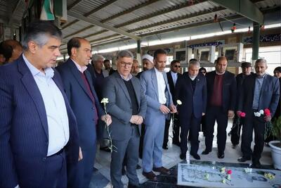 صالحی امیری وزیر میراث فرهنگی به مقام شامخ شهدای خمین ادای احترام کرد + عکس