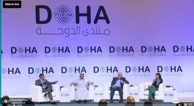 ظریف: ایران همچنان ایستاده و به ایستادگی ادامه خواهد داد/ جهان باید با «قدرت» ایران کنار بیاید/ تخلیه پایگاه‌های نظامی آمریکا پیش از حملات این کشور به ایران، گواه قدرت ایران است