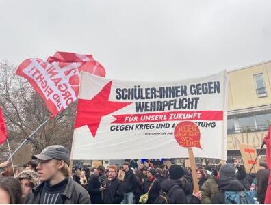  تظاهرات گسترده دانش‌آموزان آلمانی در اعتراض به بازگشت سربازی اجباری