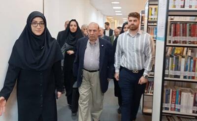  بازدید چهره ماندگار انسان‌شناسی از کتابخانه مرکزی خرم‌آباد