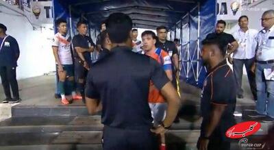 اخراج قبل از آغاز بازی؛ عجیب‌ترین کارت قرمز تاریخ فوتبال ثبت شد! - کلبه سرگرمی