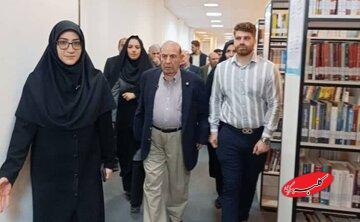   بازدید چهره ماندگار انسان‌شناسی از کتابخانه مرکزی خرم‌آباد - کلبه سرگرمی