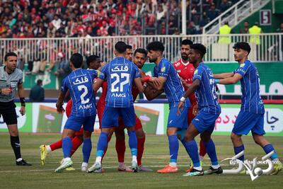 کارشناس داوری: بازیکن استقلال در دربی باید اخراج می‌شد | کمیته انضباطی به سنگ‌پرانی ورود کند - مجله اینترنتی کولاک