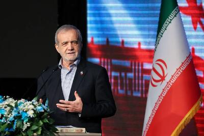 پزشکیان: انتقال آب دریا به صنایع اصفهان فشار بر منابع محلی را کم می‌کند