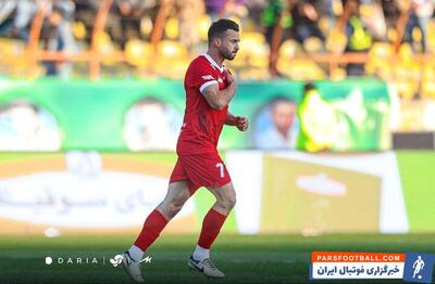 استقلال از سروش رفیعی ستاره پرسپولیس به دلیل حرکت نامتعارف شکایت کرد