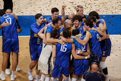 پیراهن جدید تیم ملی والیبال ایتالیا با رنگ طلایی رونمایی شد / عکس - پارس فوتبال