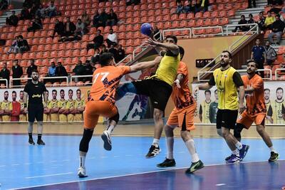 لیگ برتر هندبال مردان| سایپا با شکست سپاهان صدرنشین ماند/ ثبت اولین تساوی لیگ در اراک - پارس فوتبال