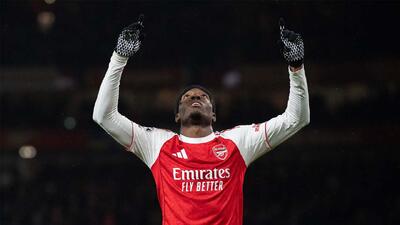 دعا کردن و خواندن کتاب مقدس، برنامه ثابت بازیکنان آرسنال - پارس فوتبال