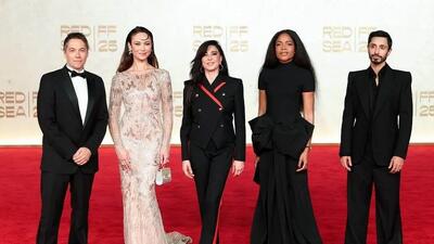 آسمان عربستان با ستارگان دنیای هالیوود درخشید/ نگاهی به تیپ و استایل بازیگران خارجی در فرش قرمز جشنواره فیلم «دریای سرخ» عربستان سعودی