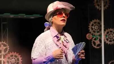  نگاهی به استایل جمعی از بازیگران در پشت صحنه تئاتر سوسن پرور / از آناهیتا همتی تا سحر ولدبیگی و فلورا سام