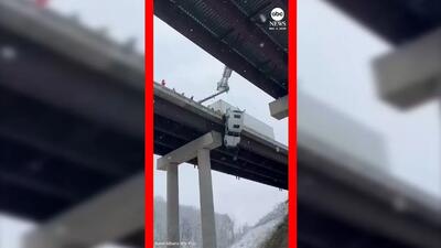  فیلم عملیات نفس‌گیر امدادگران روی پل بزرگراه