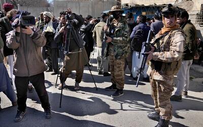 اخراج خبرنگاران افغان از پاکستان؛ اسلام آباد دستگیرشان می کند، طالبان منتظرشان هستند و جهان سکوت می کند/ گزارش شفقنا افغانستان