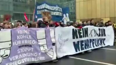  دانش‌آموزان آلمانی علیه سربازی اجباری به خیابان آمدند