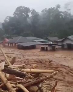 ۹۰۰ نفر قربانی فاجعه سیلاب اندونزی