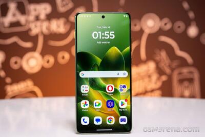 موتورولا نسخه‌ ویژه‌ای از گوشی Edge 70 را با رنگ جدید Cloud Dancer معرفی کرد